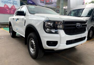 Ford Ranger XL Màu Trắng MT 4×4 2.0L;