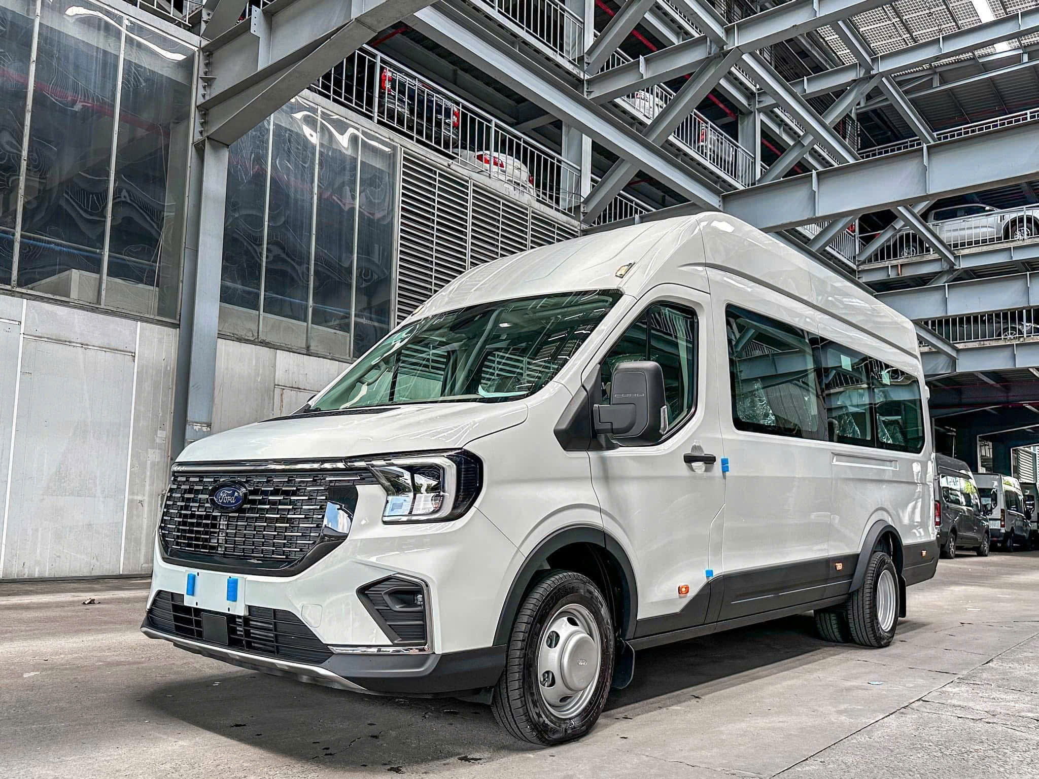 Ford Transit Mới