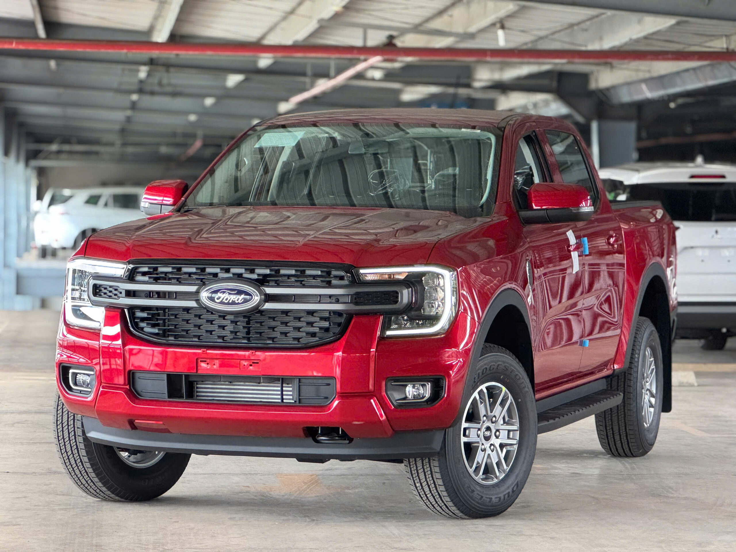 Ford Ranger XLS Màu Đỏ Mới 4×2 2025 – Hình Ảnh Chi Tiết Xe;